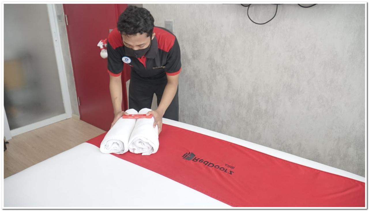 Reddoorz Plus Near Rs Rk Charitas 2 Palembang Exteriör bild