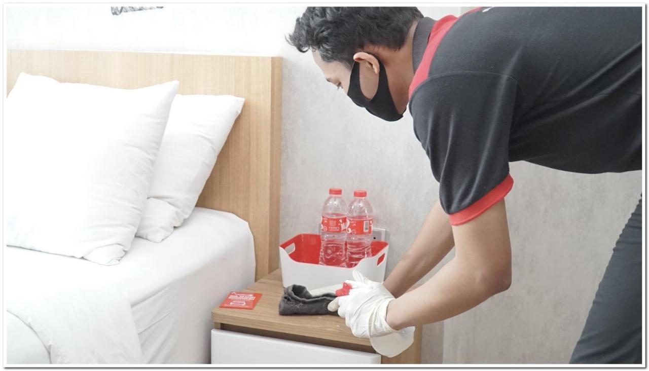 Reddoorz Plus Near Rs Rk Charitas 2 Palembang Exteriör bild