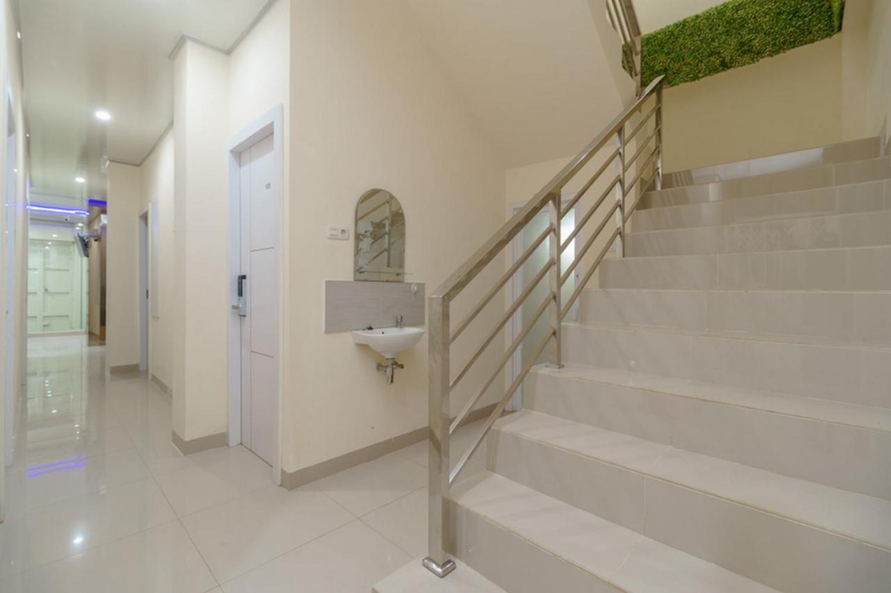 Reddoorz Plus Near Rs Rk Charitas 2 Palembang Exteriör bild