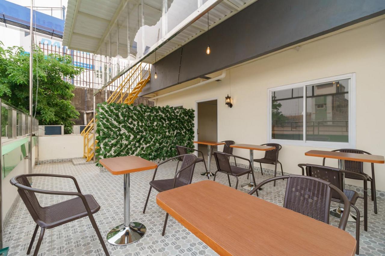 Reddoorz Plus Near Rs Rk Charitas 2 Palembang Exteriör bild