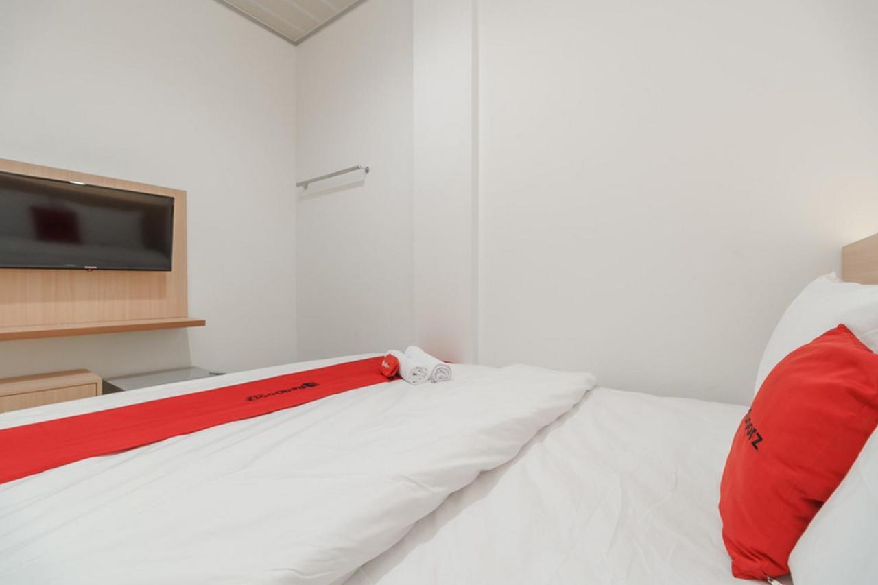 Reddoorz Plus Near Rs Rk Charitas 2 Palembang Exteriör bild