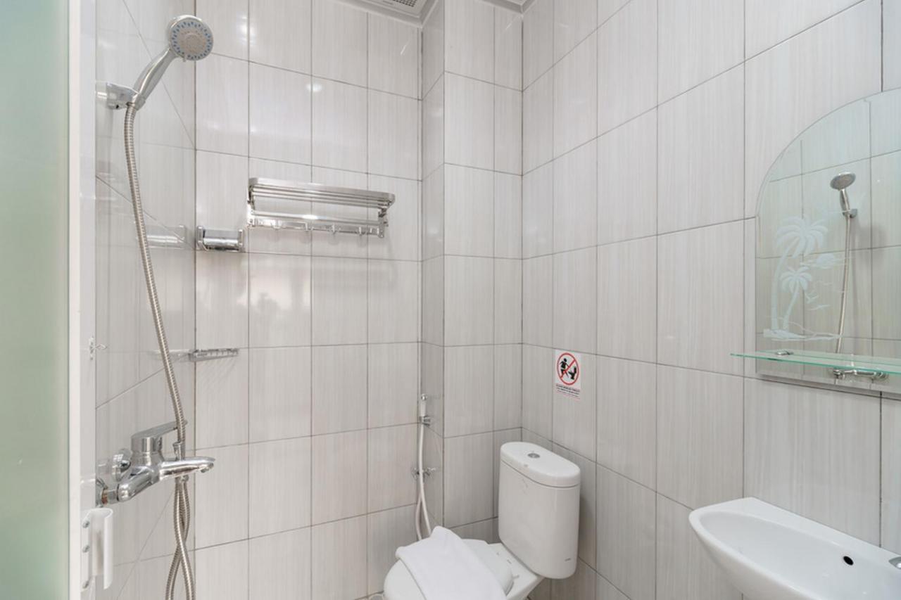 Reddoorz Plus Near Rs Rk Charitas 2 Palembang Exteriör bild