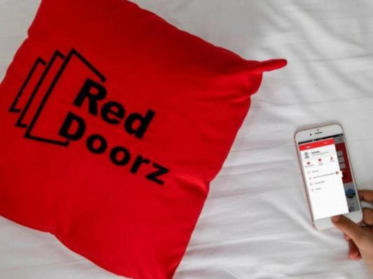 Reddoorz Plus Near Rs Rk Charitas 2 Palembang Exteriör bild